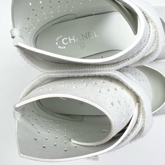 CHANEL Interlocking CC Logo Perforated Ankle Suede Boots EU 40 US 10 White Heels - Picture 10 of 13